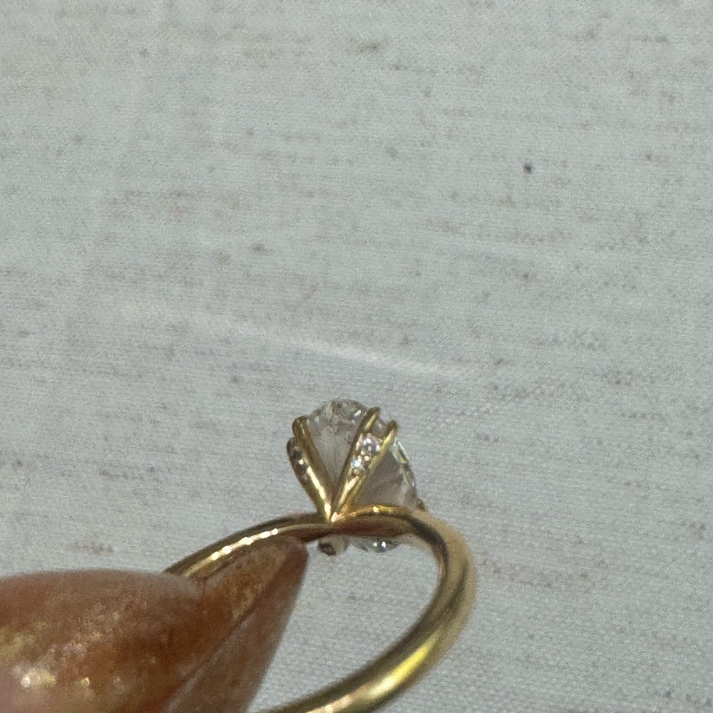Gold Women's lab diamond oval cut engagement ring - Picture 5 of 6